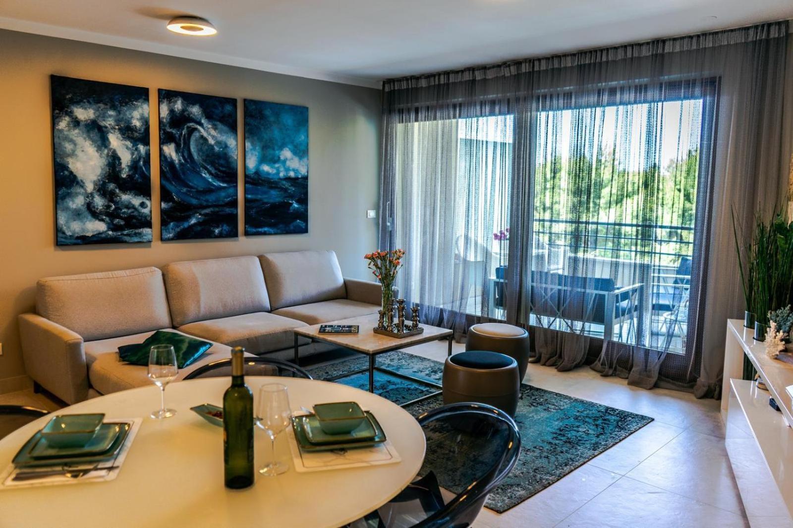 Luxe Del Mare Apartment *